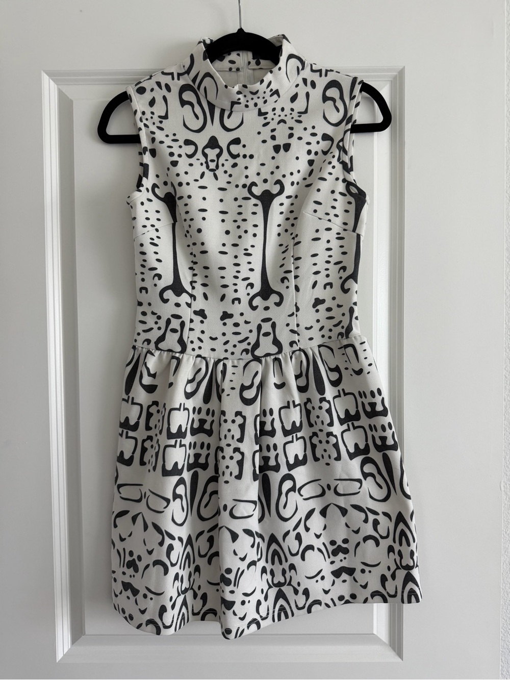 Celeb Boutique Sleeveless Black & White Printed Mini Dress